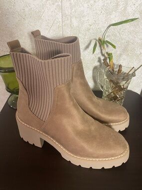 Dolce Vita Taupe Ribbed Chunky Boots 8.5
